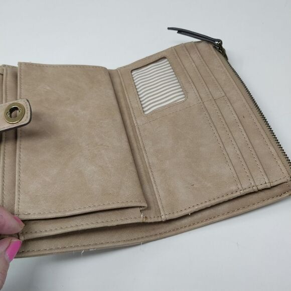 Maurice's Tan faux leather wallet. - Picture 11 of 15